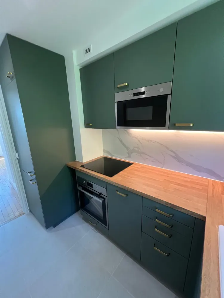 Installation de cuisine moderne - Vert sauge